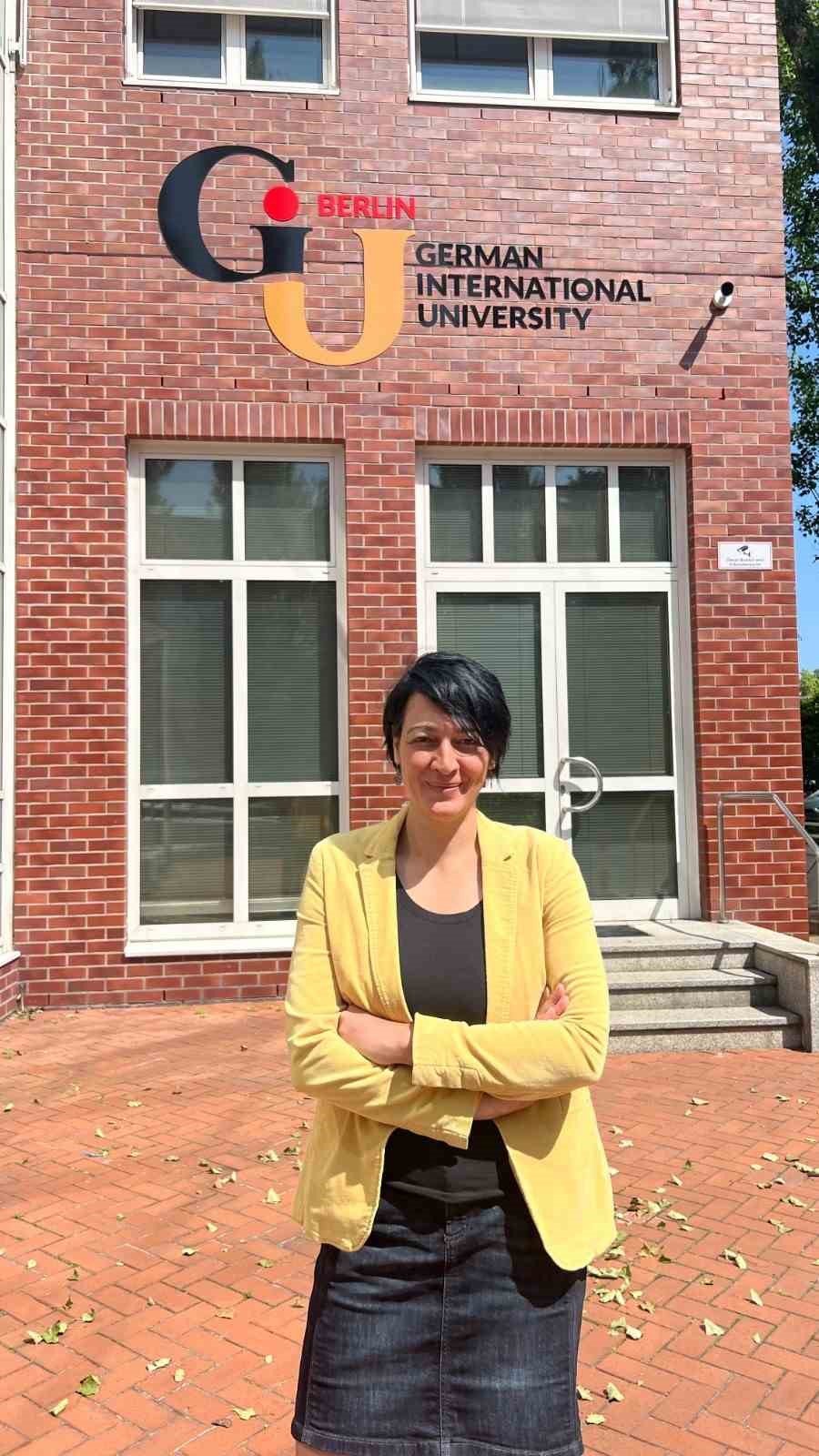 İzmir Ekonomi &Uuml;niversitesi mezunları başarılarıyla d&uuml;nyayı fethettiler
