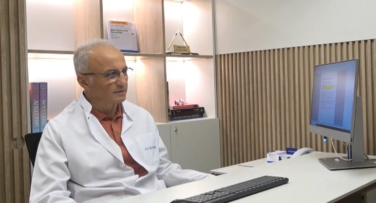Prof. Dr. Namık Şahin: "Bazı hastalarda protez cerrahisi geciktirilmemeli"
