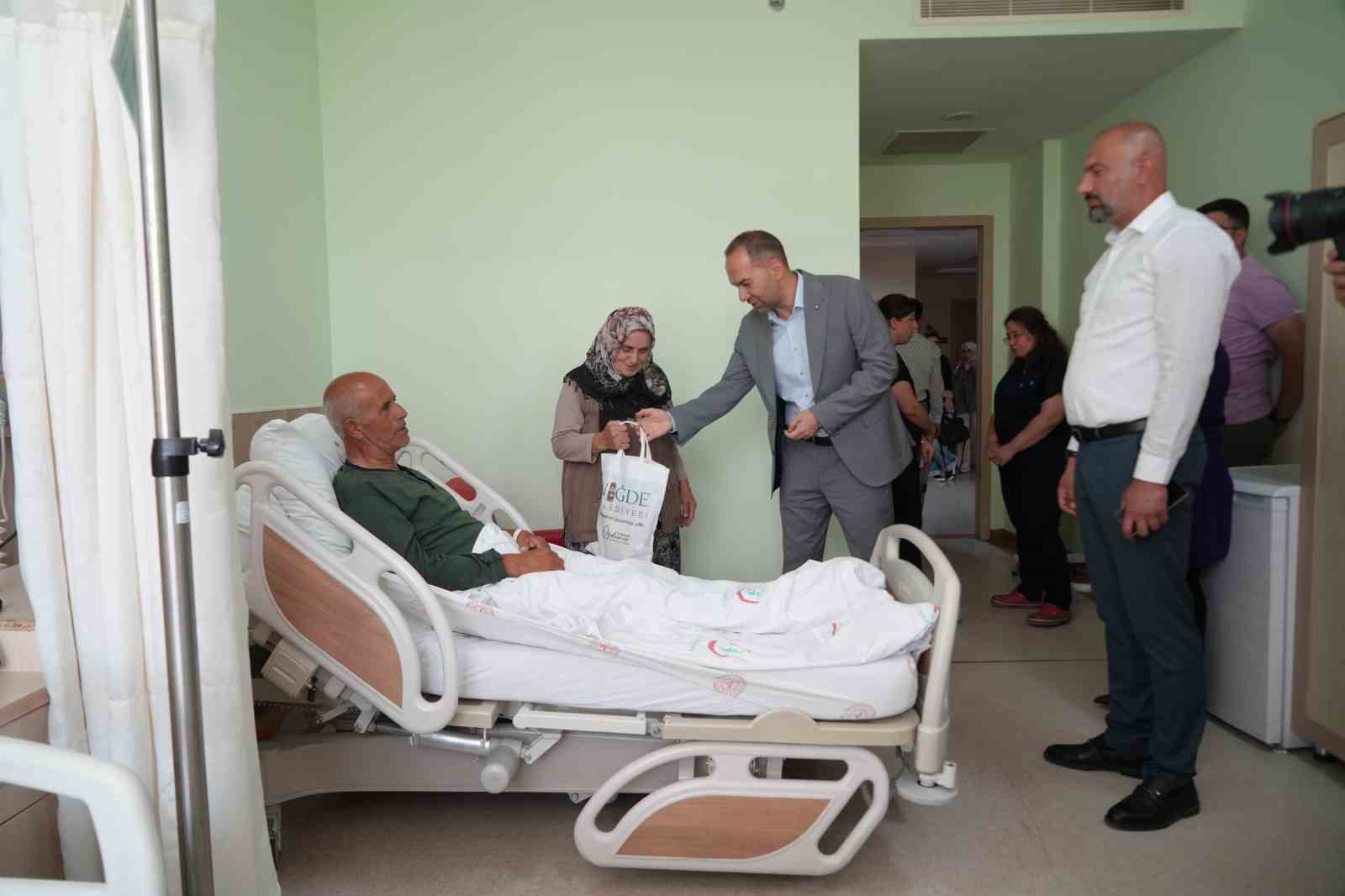 Niğde Belediyesi&rsquo;nden hastalara destek: &rsquo;Ge&ccedil;miş olsun &ccedil;antası&rsquo; uygulaması başladı
