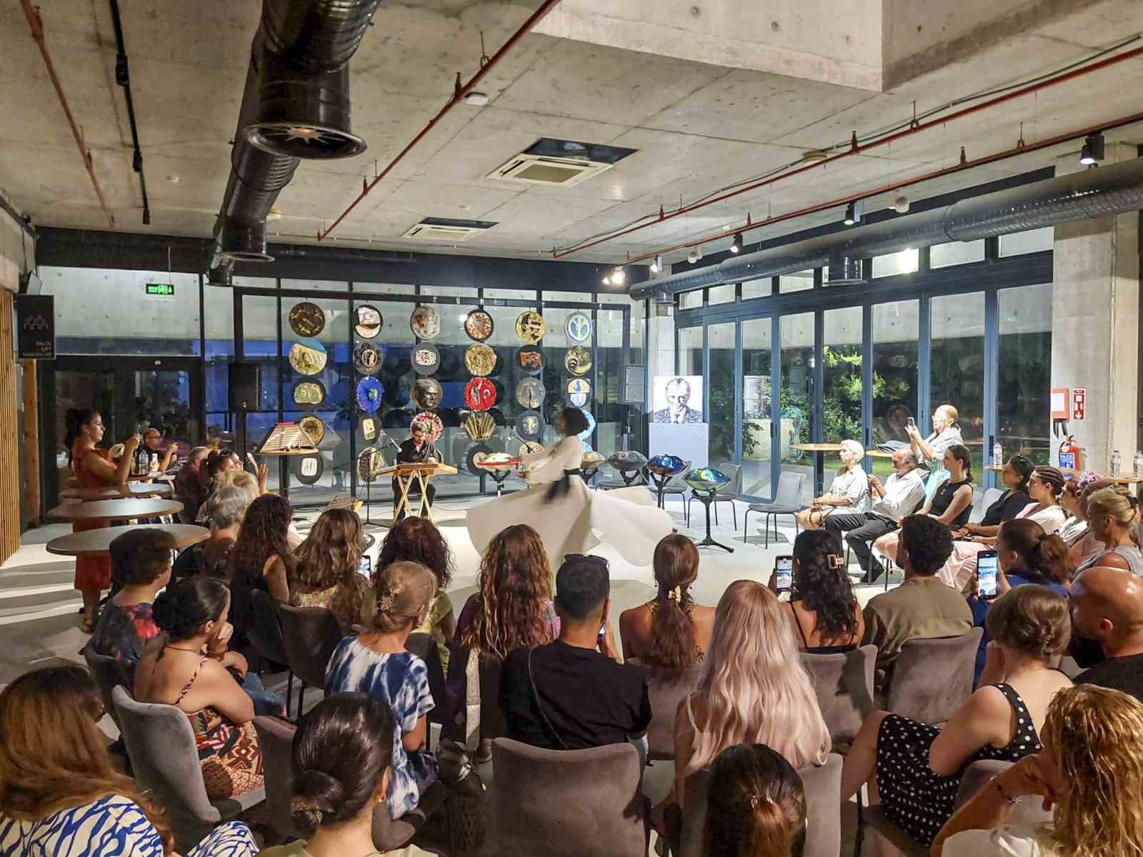 Antalya’da hangdrum ve santur atölyesi müzikseverlerle buluştu