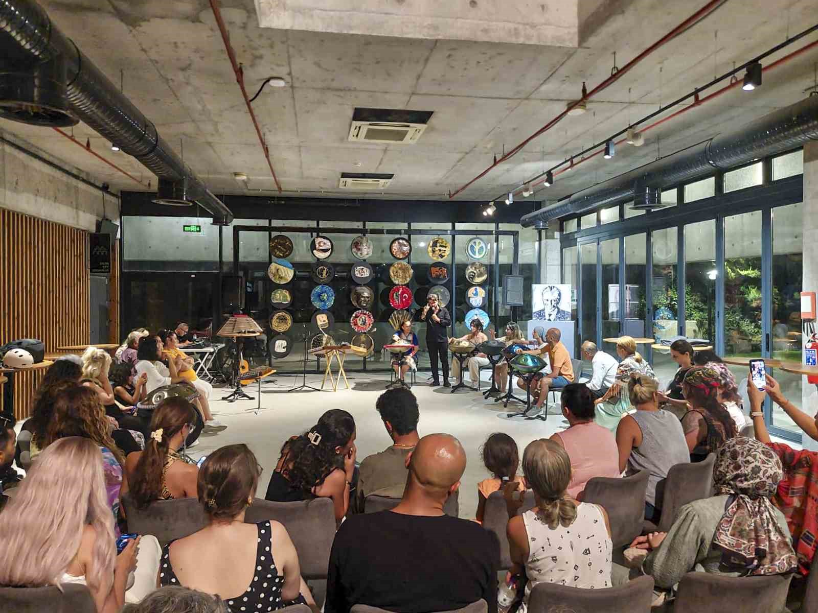 Antalya&rsquo;da hangdrum ve santur at&ouml;lyesi m&uuml;zikseverlerle buluştu
