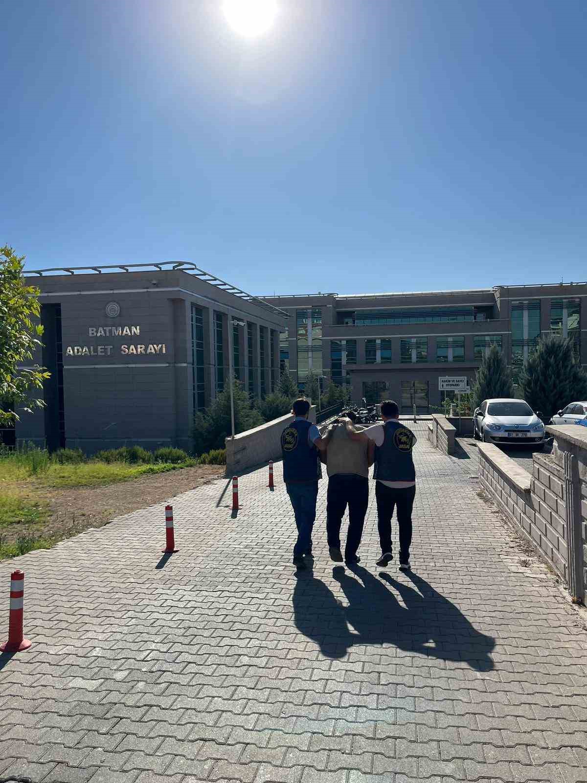 Batman’da sürekli araç değiştirerek izini kaybettirmeye çalışan hırsızlık zanlısı yakayı ele verdi