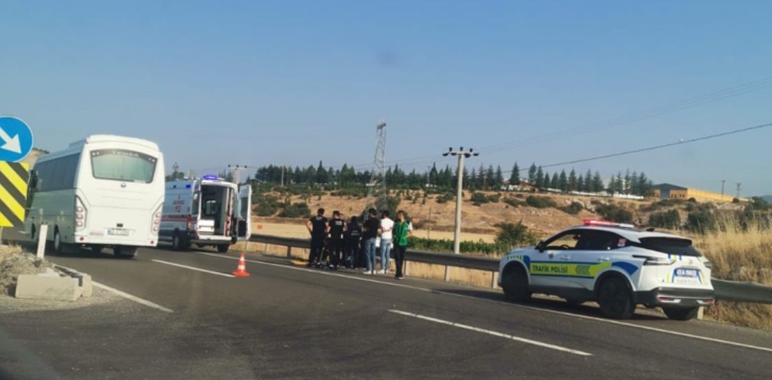 Tavşanlı’da takla atan otomobildeki 2 kişi yaralandı