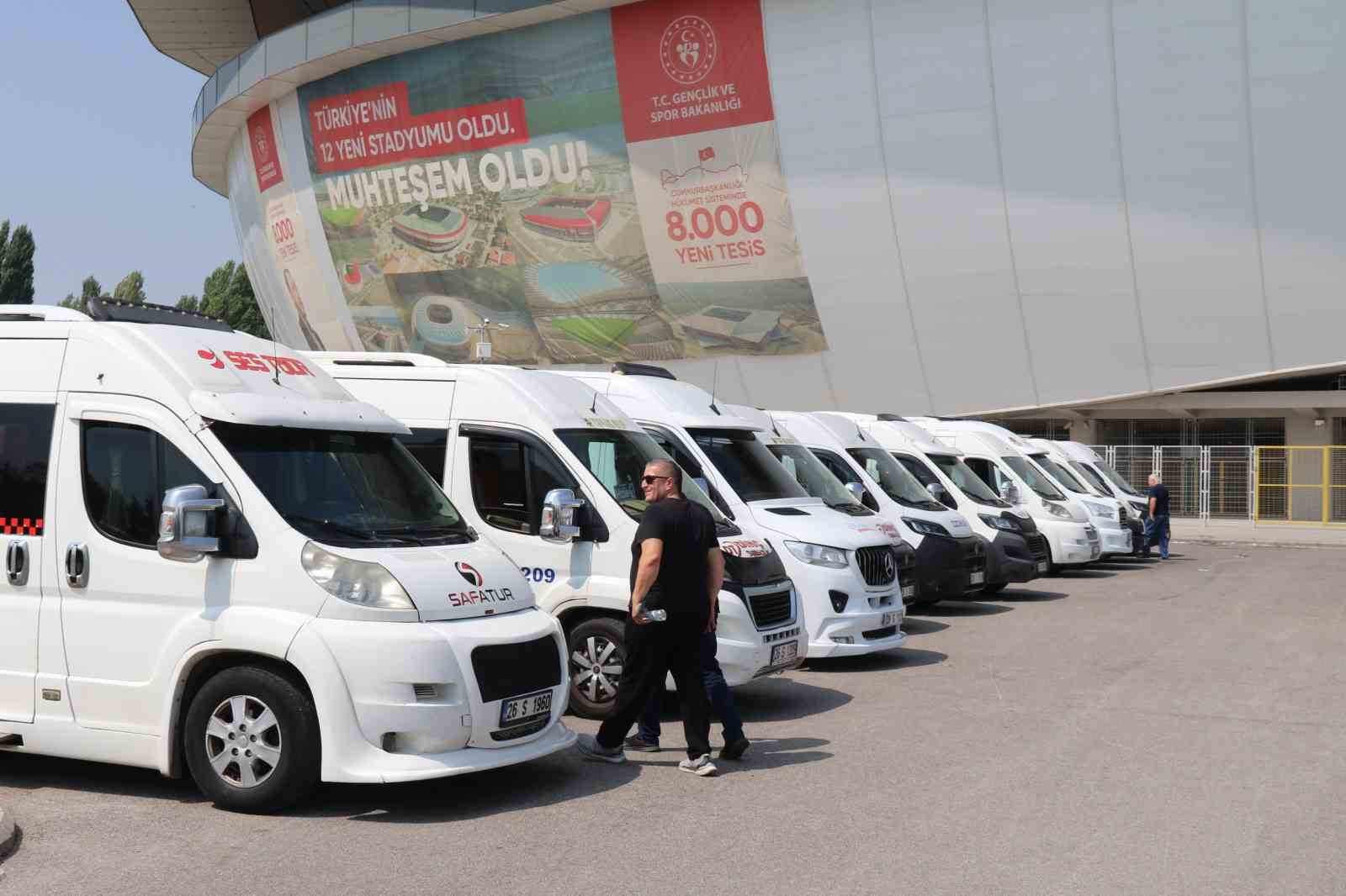 Onlarca &uuml;ye servis ara&ccedil;ları ile &Uuml;nal&rsquo;a desteğe geldi
