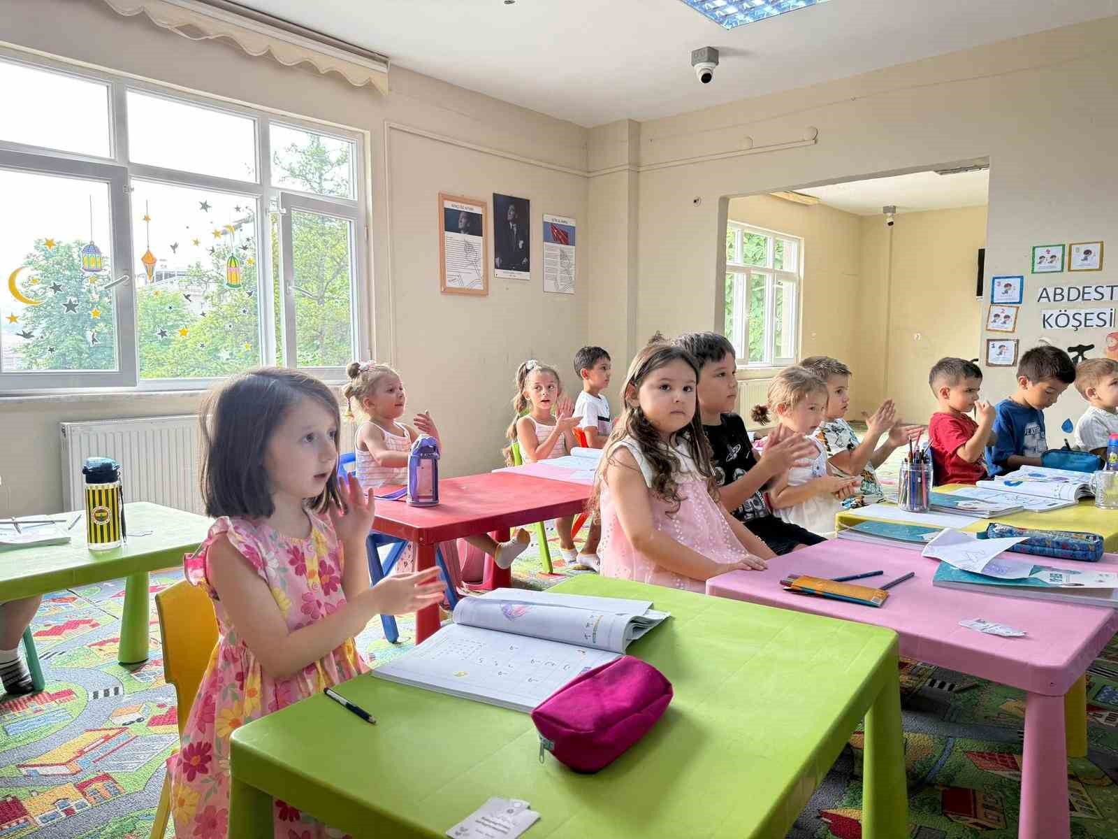Karab&uuml;k Belediyesi yaz kursları yoğun ilgi g&ouml;r&uuml;yor
