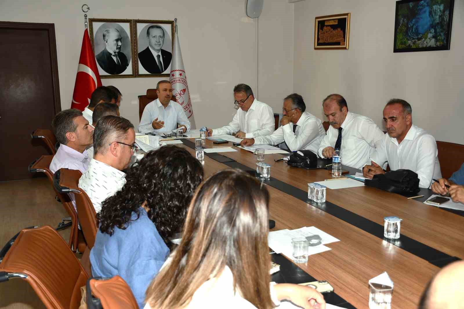 Okul m&uuml;d&uuml;rleriyle aylık koordinasyon toplantısı yapıldı
