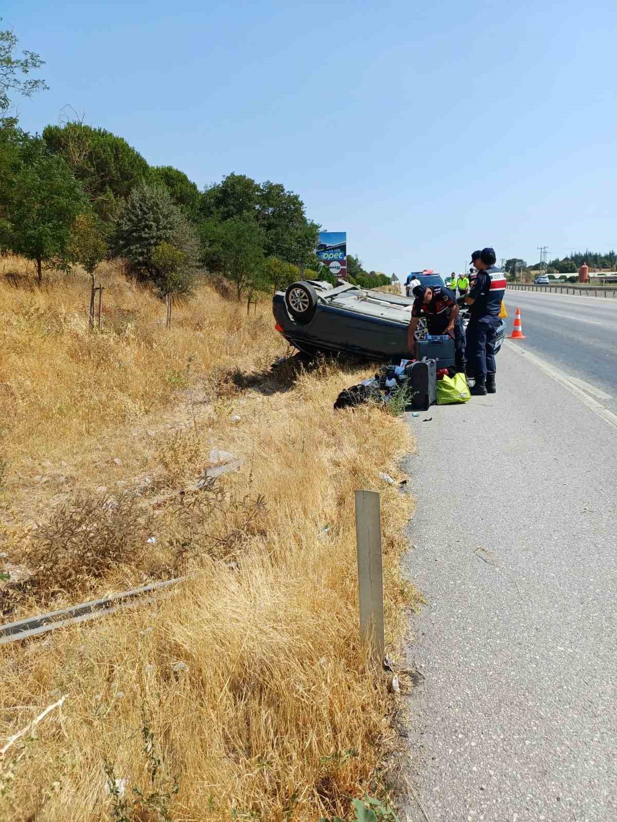 Balıkesir&rsquo;de otomobil kaza sonrası ters d&ouml;nd&uuml;; 1 yaralı
