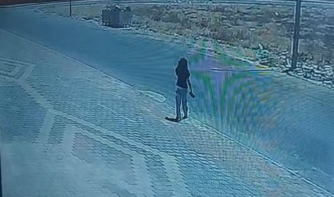 Batman&rsquo;da &ccedil;ocuğa motosikletli saldırı kameraya yansıdı
