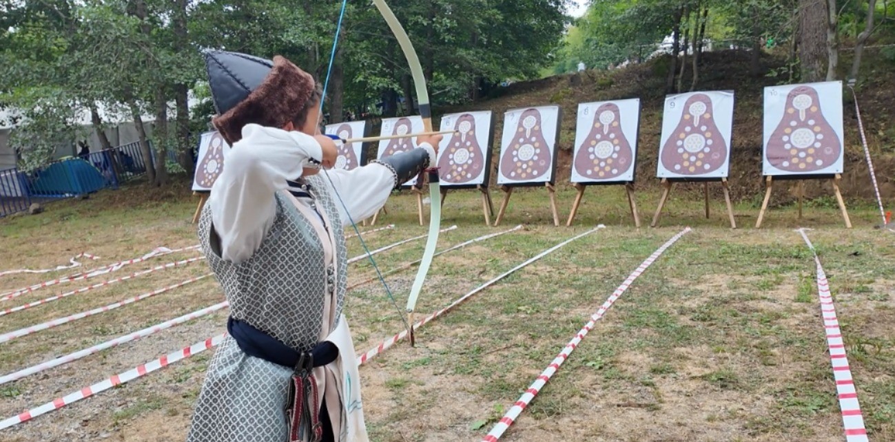 Geleneksel T&uuml;rk Ok&ccedil;uluğu, festivale damgasını vurdu
