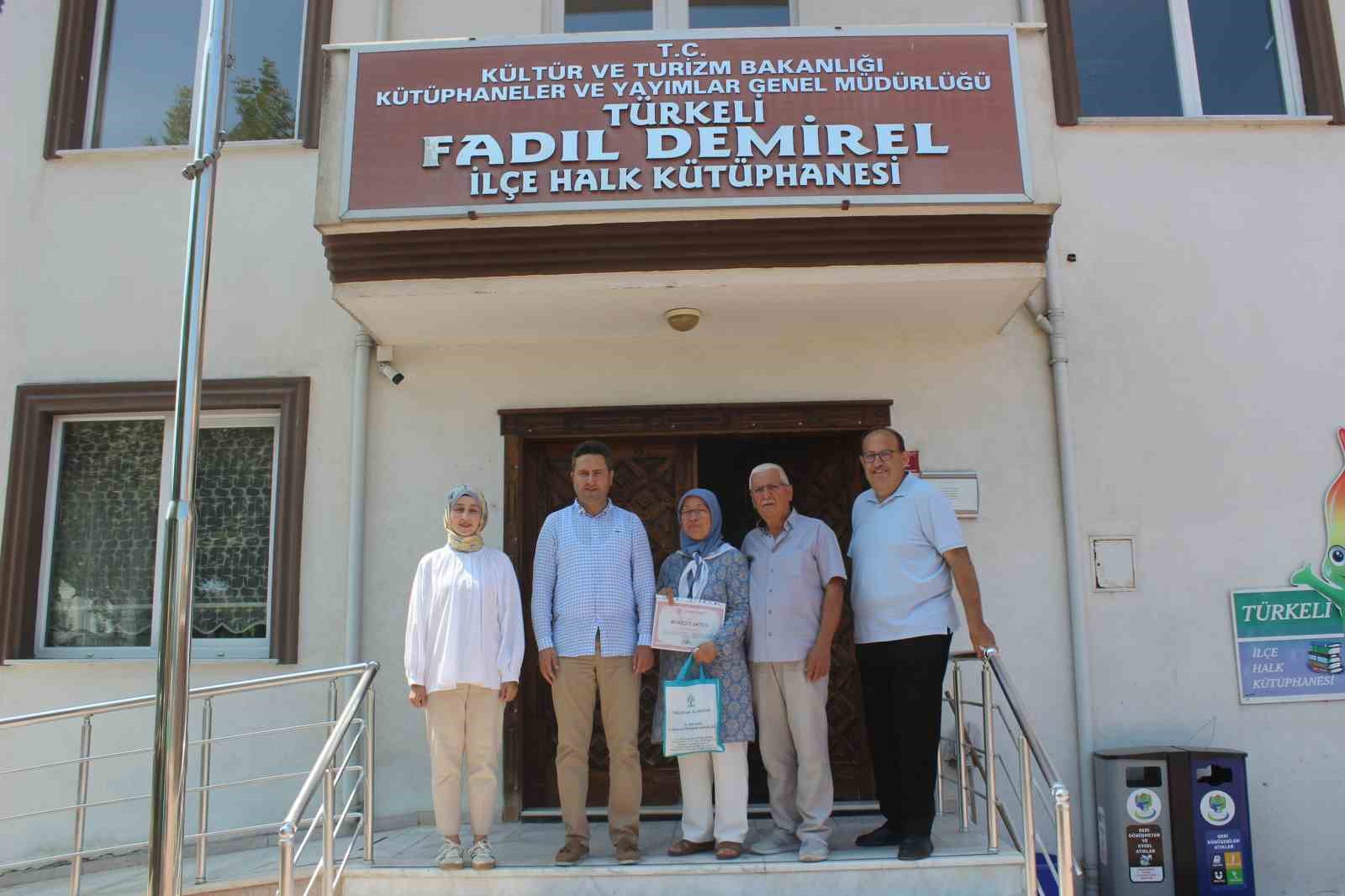 T&uuml;rkeli&rsquo;de bir vatandaş okuma sevgisiyle takdir topladı
