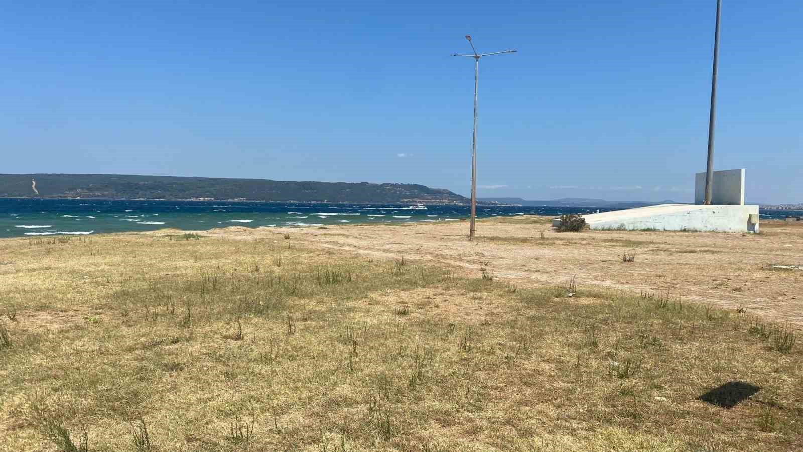 Çanakkale’de sahilde patlamamış top mermisi bulundu