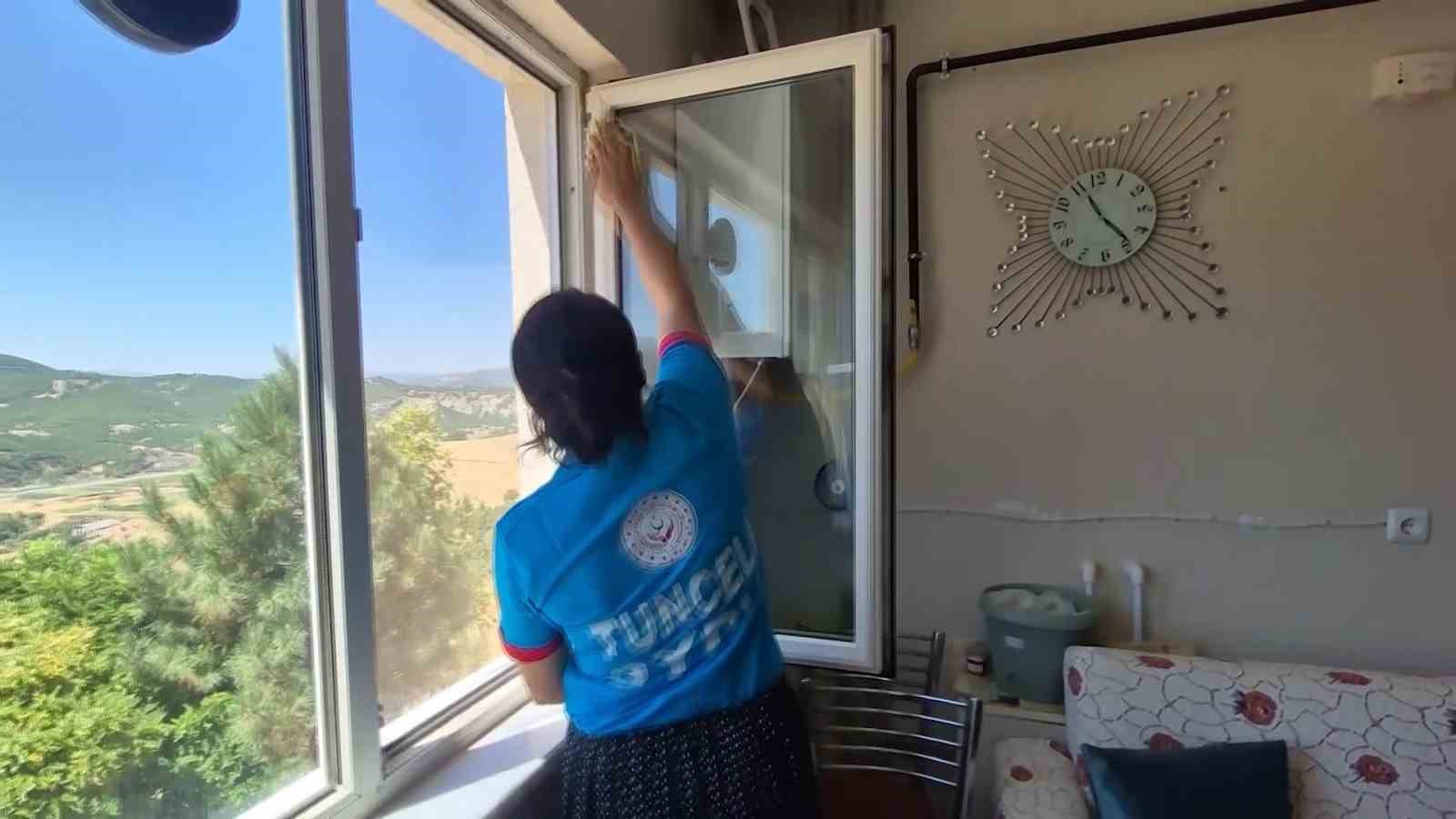 Tunceli’de Vefa Ekipleri 80 haneyi temizliyor