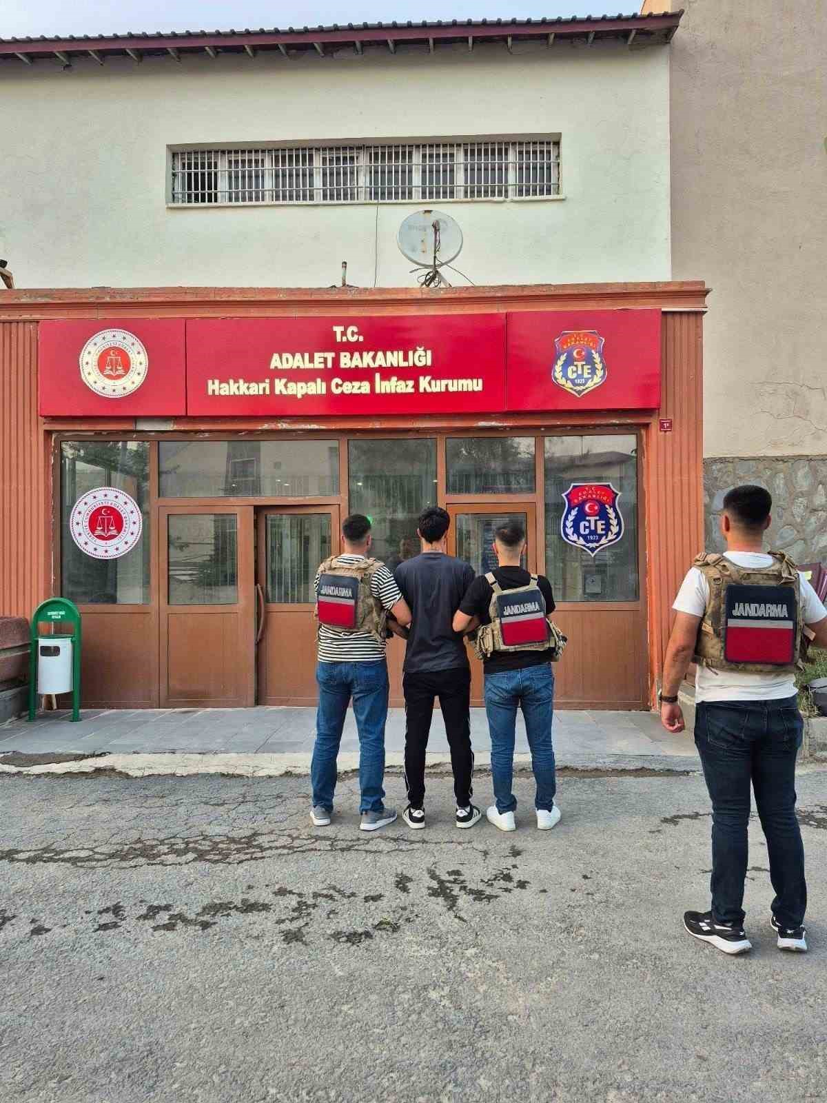 Hakkari’de kesinleşmiş hapis cezası olan 2 kişi yakalandı