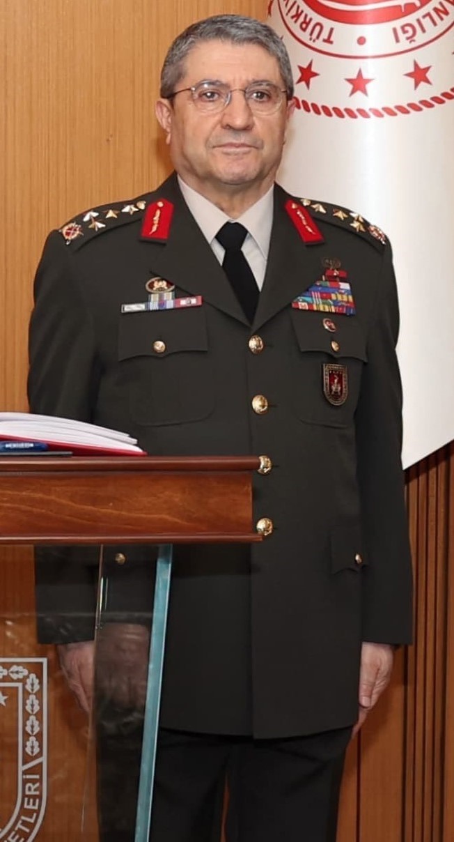 Genelkurmay Başkanlığına Kara Kuvvetleri Komutanı Orgeneral Sel&ccedil;uk Bayraktaroğlu getirildi.
