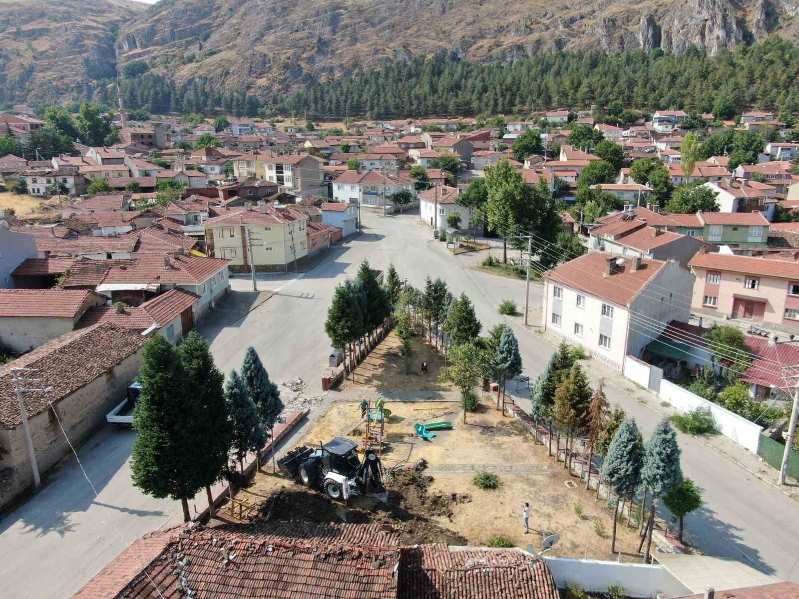 İn&ouml;n&uuml; Belediyesi parkları yenilemeye devam ediyor
