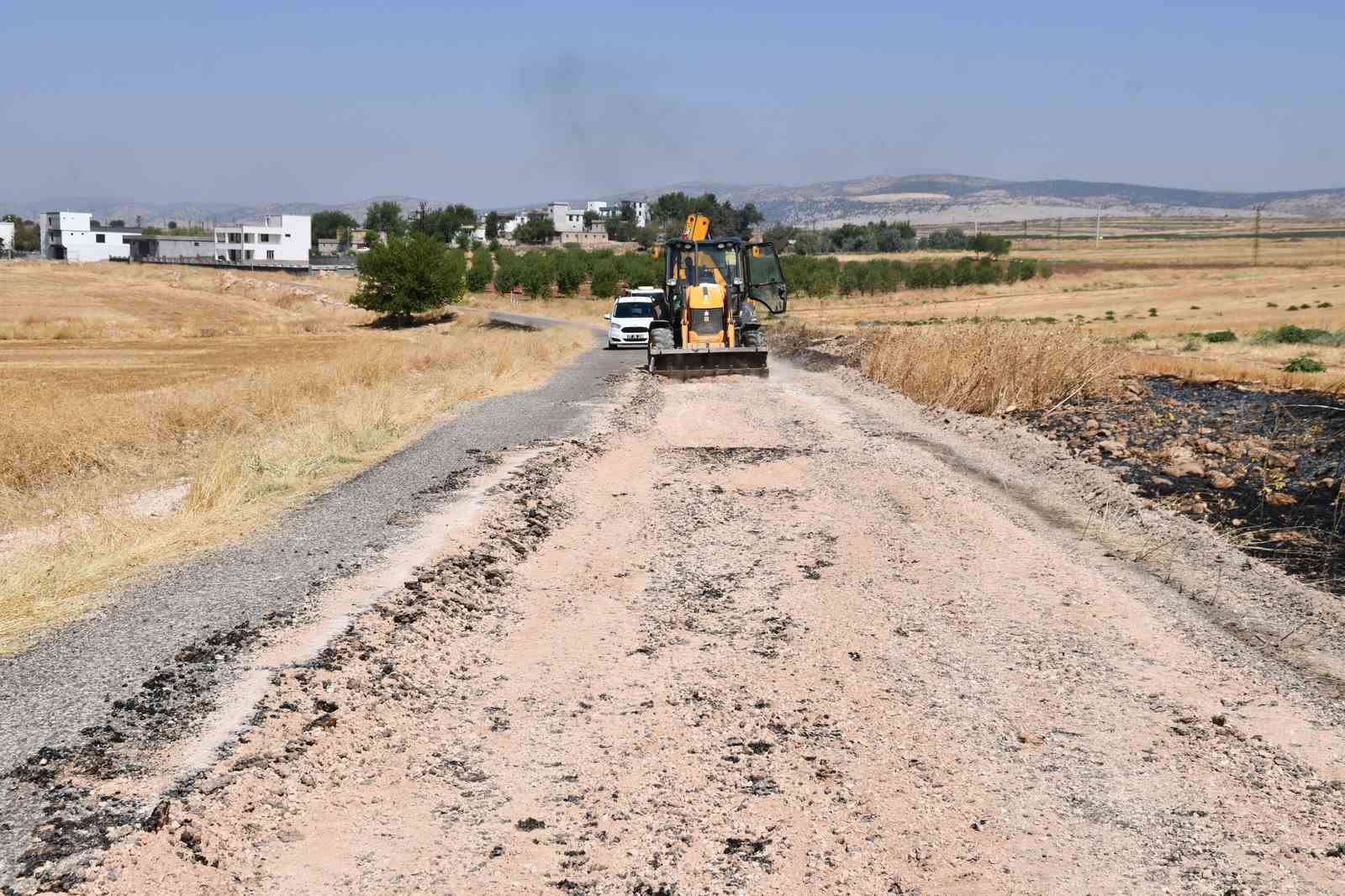 Araban Altınpınar ve Karababa yollarında bakım onarım &ccedil;alışmaları devam ediyor
