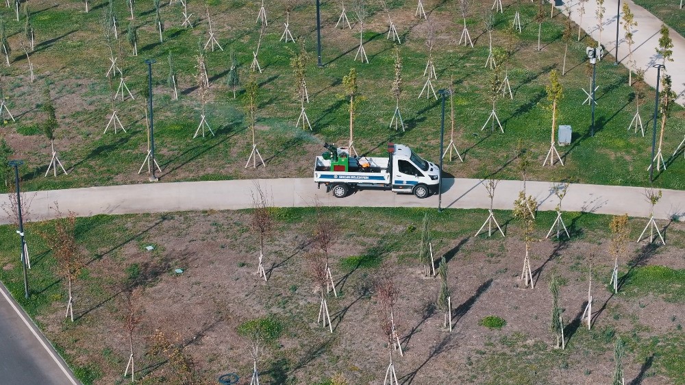 Sincan Belediyesi&rsquo;nden hem karadan, hem havadan ila&ccedil;lama
