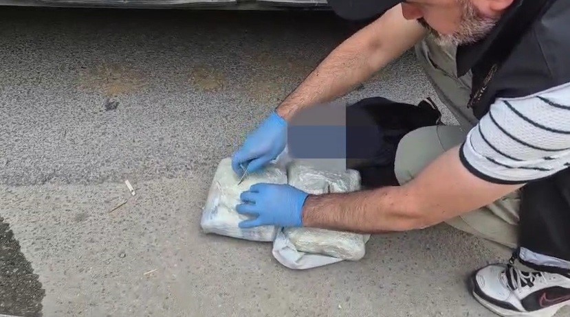 Yolcu otobüsünün bagajında 1 kilo uyuşturucu madde ele geçirilirdi