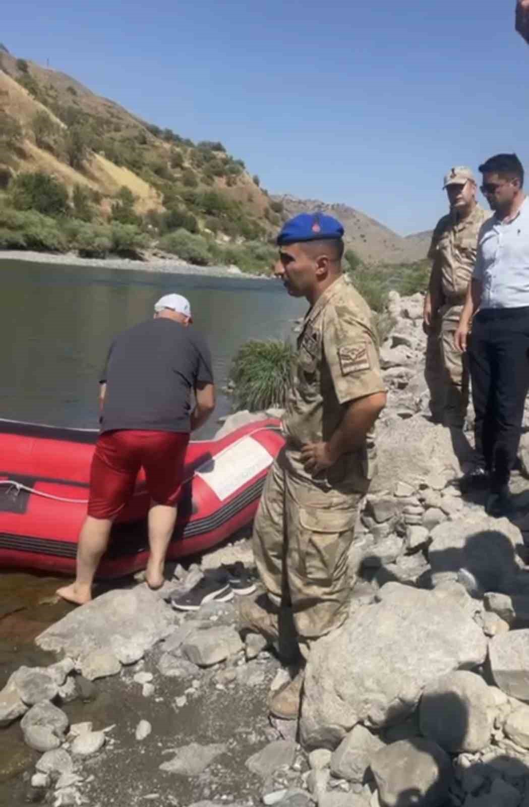 Elazığ&rsquo;da nehre giren &ouml;ğretmen boğuldu
