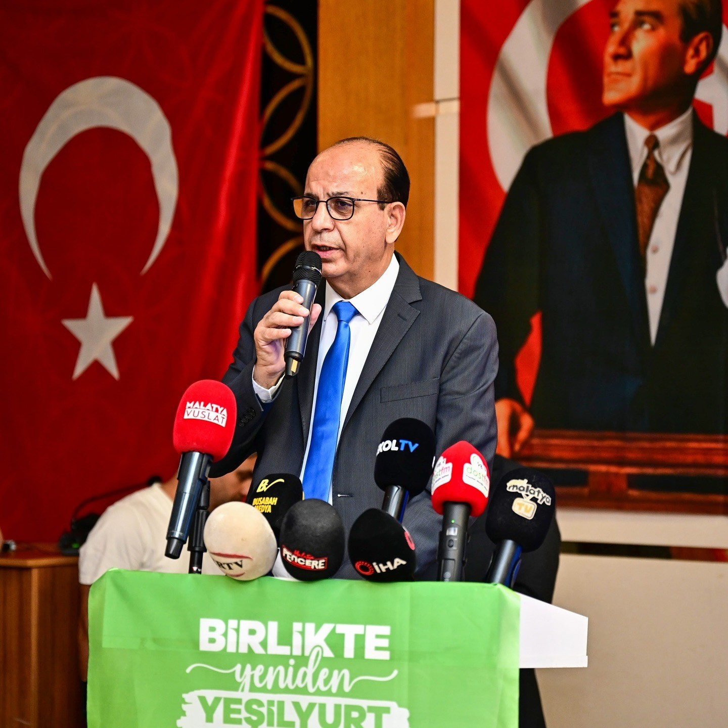 Yeşilyurt Belediyesi hizmet değerlendirme toplantısı yoğun ilgi gördü