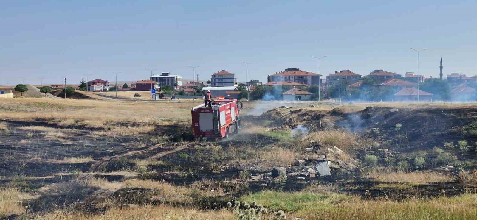 Çorum’da hastane yakınında çıkan yangın örtü yangını korkuttu