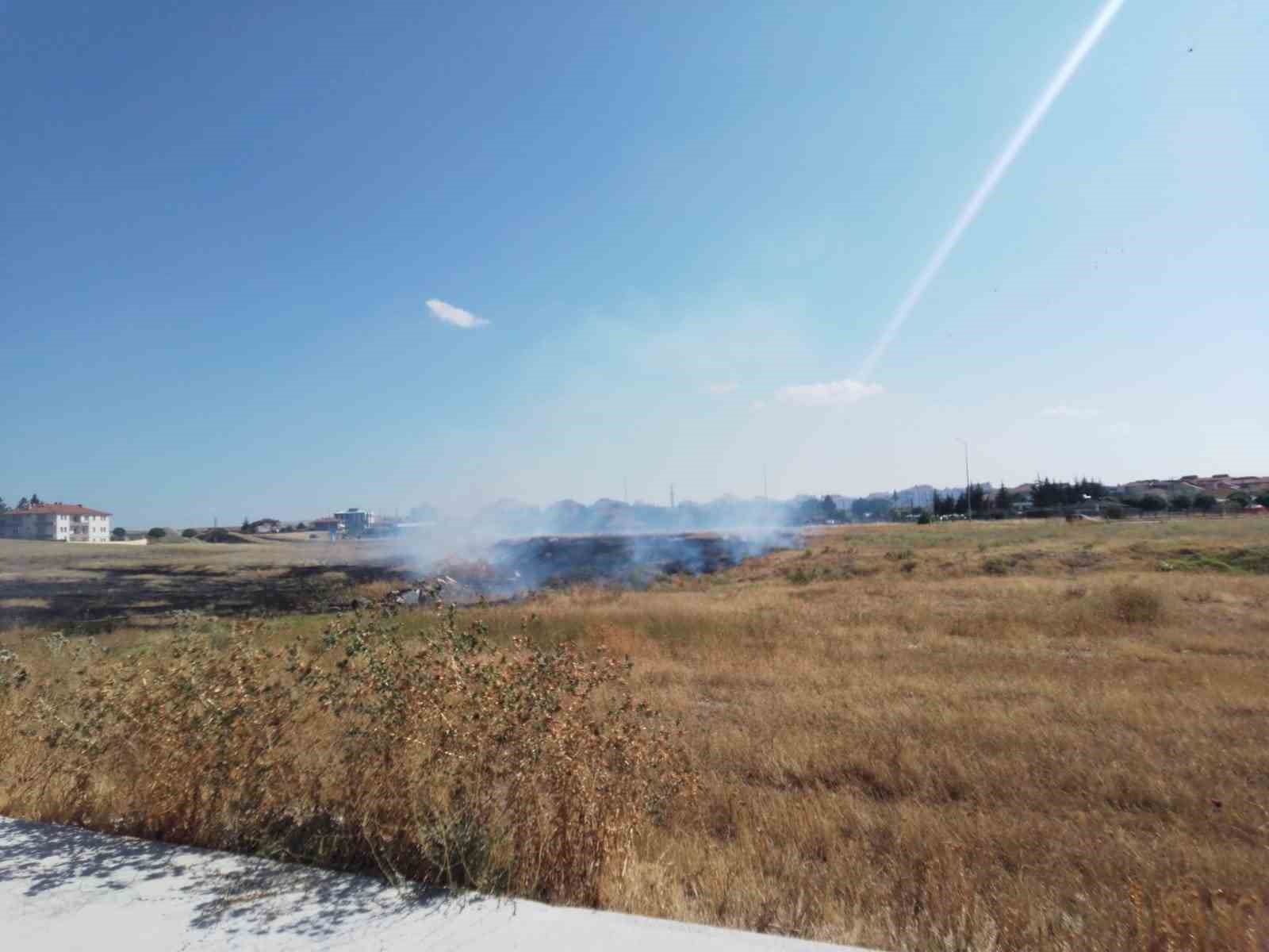 &Ccedil;orum&rsquo;da hastane yakınında &ccedil;ıkan yangın &ouml;rt&uuml; yangını korkuttu
