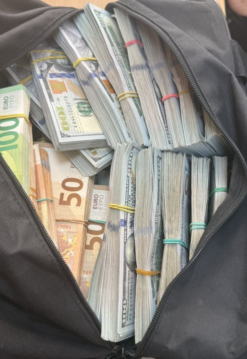 Çanta dolusu euro, dolar ve altın sınırda yakalandı