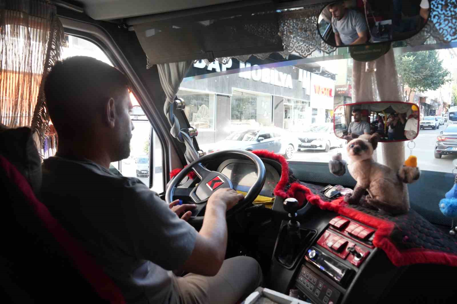 Muş&rsquo;ta oyuncaklı otob&uuml;se yoğun ilgi
