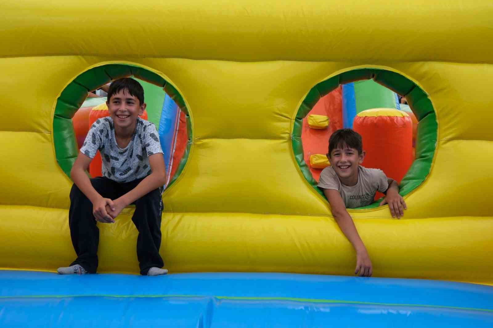 Bu kez &ccedil;ocukların yarışına aileler de dahil oldu
