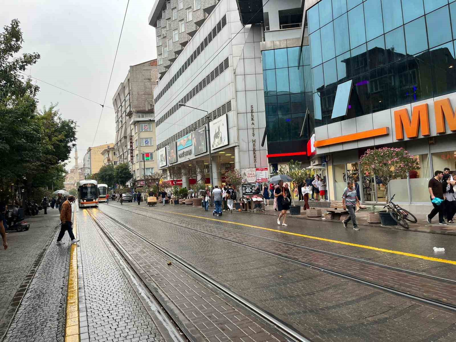 Eskişehir’de sağanak vatandaşlara zor anlar yaşattı