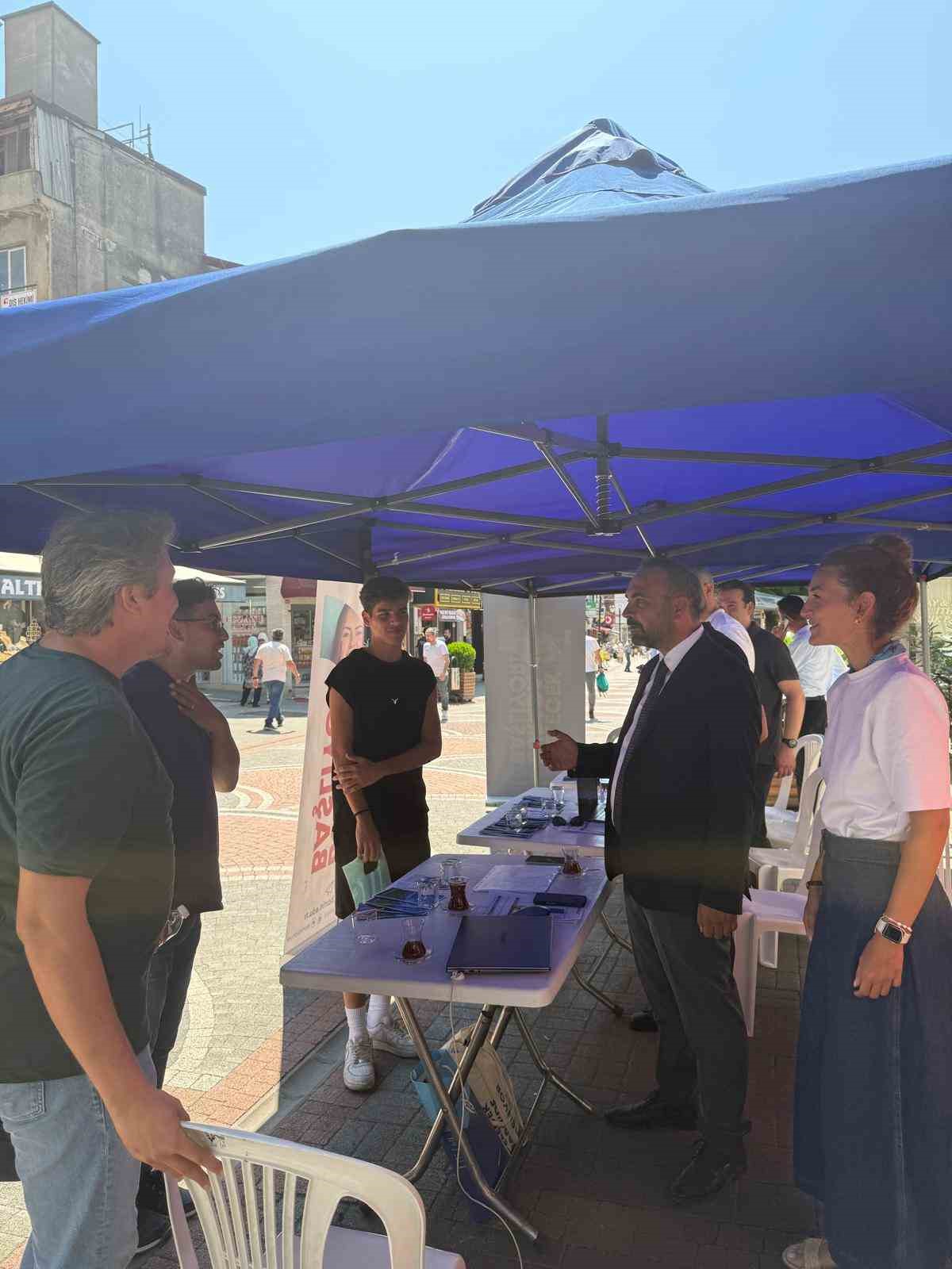 Rekt&ouml;r Akkaya&rsquo;dan tanıtım standına destek
