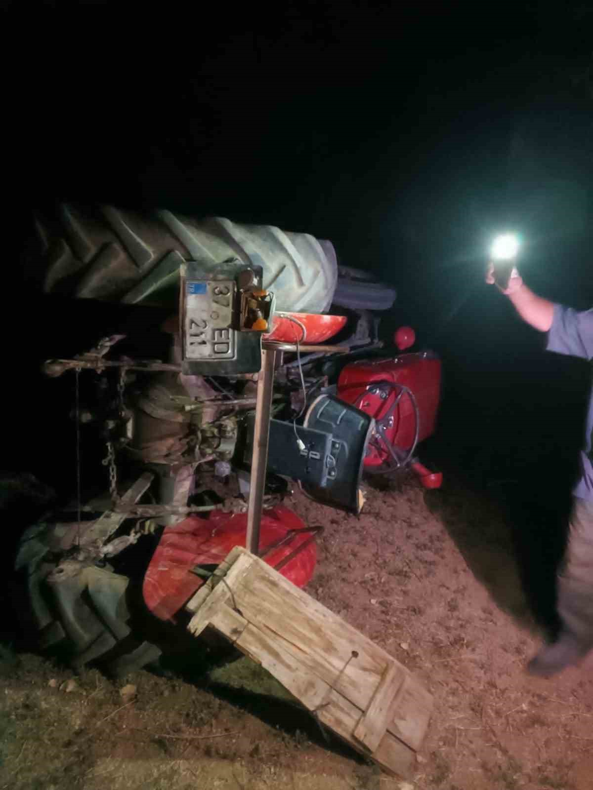 Kastamonu&rsquo;da trakt&ouml;r devrildi: 2 yaralı
