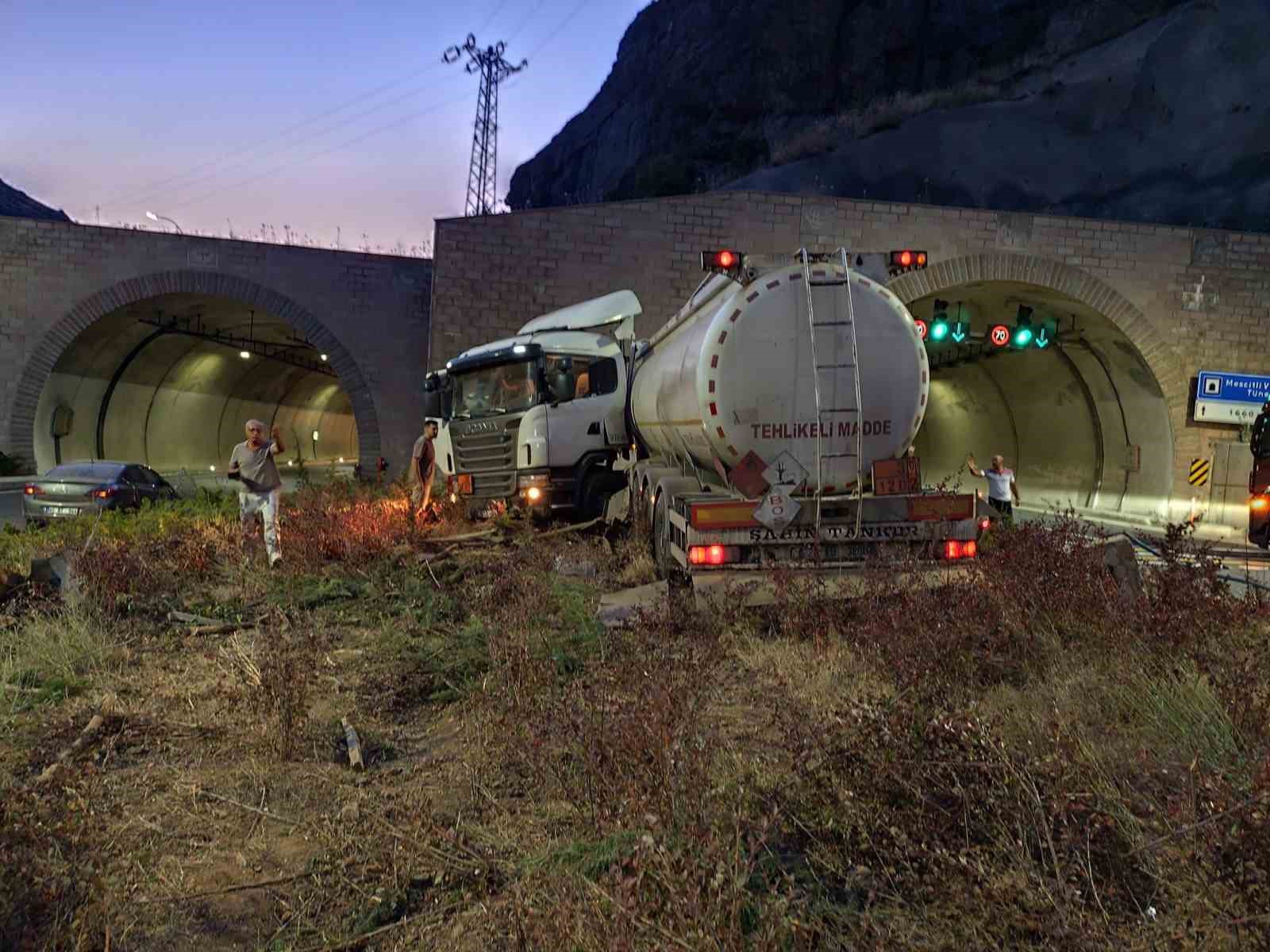Gümüşhane’de tünelde trafik kazası: 1 yaralı