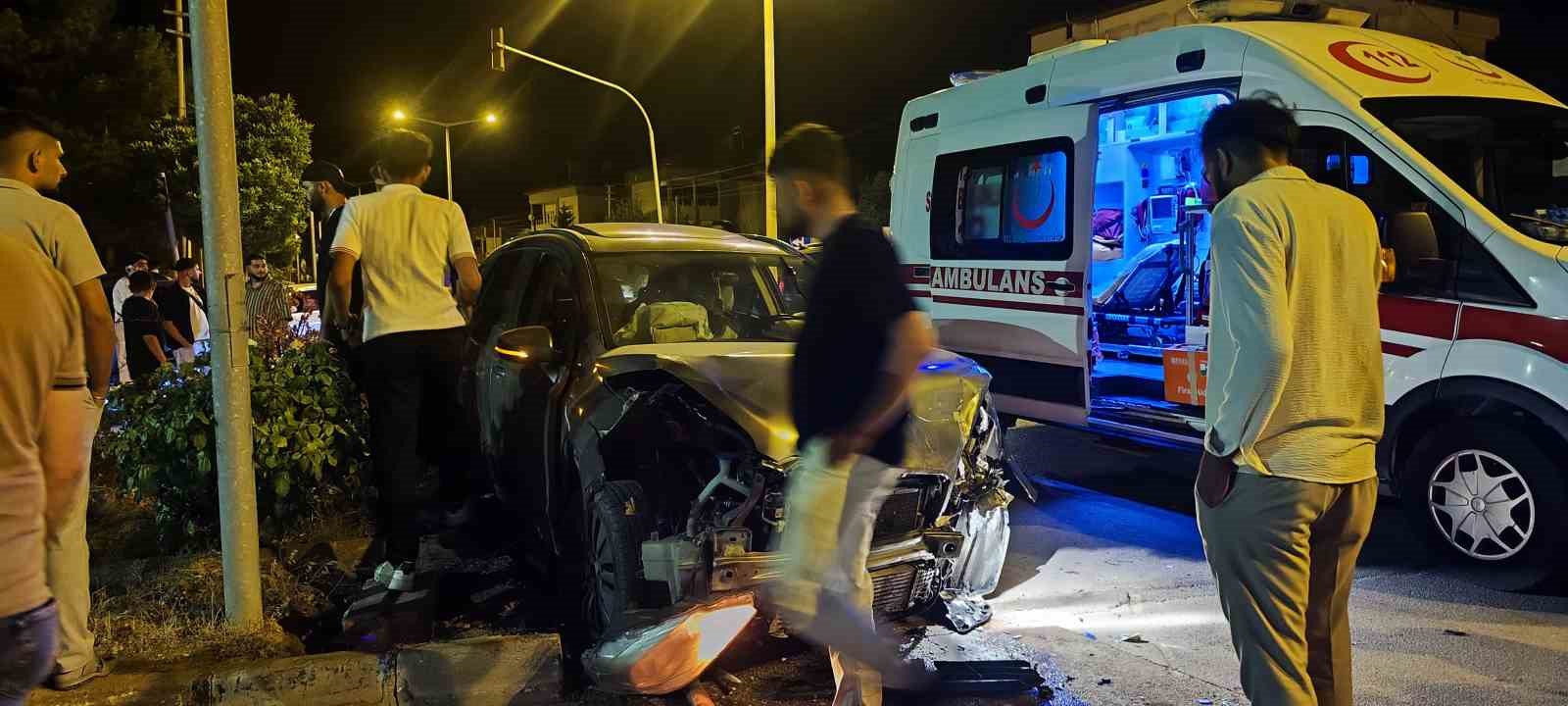 Kavşakta iki araç çarpıştı: 7 yaralı