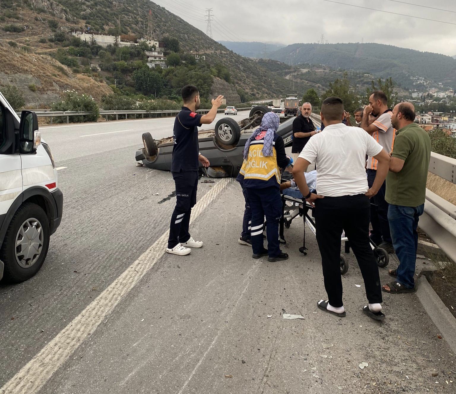 Hatay&rsquo;da otomobil takla attı: 4 yaralı
