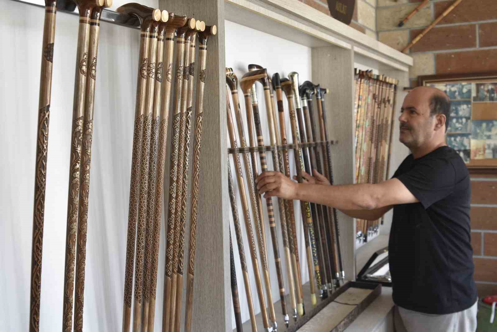 Cumhurbaşkanı Erdoğan ve Bah&ccedil;eli i&ccedil;in &ouml;zel tasarım baston
