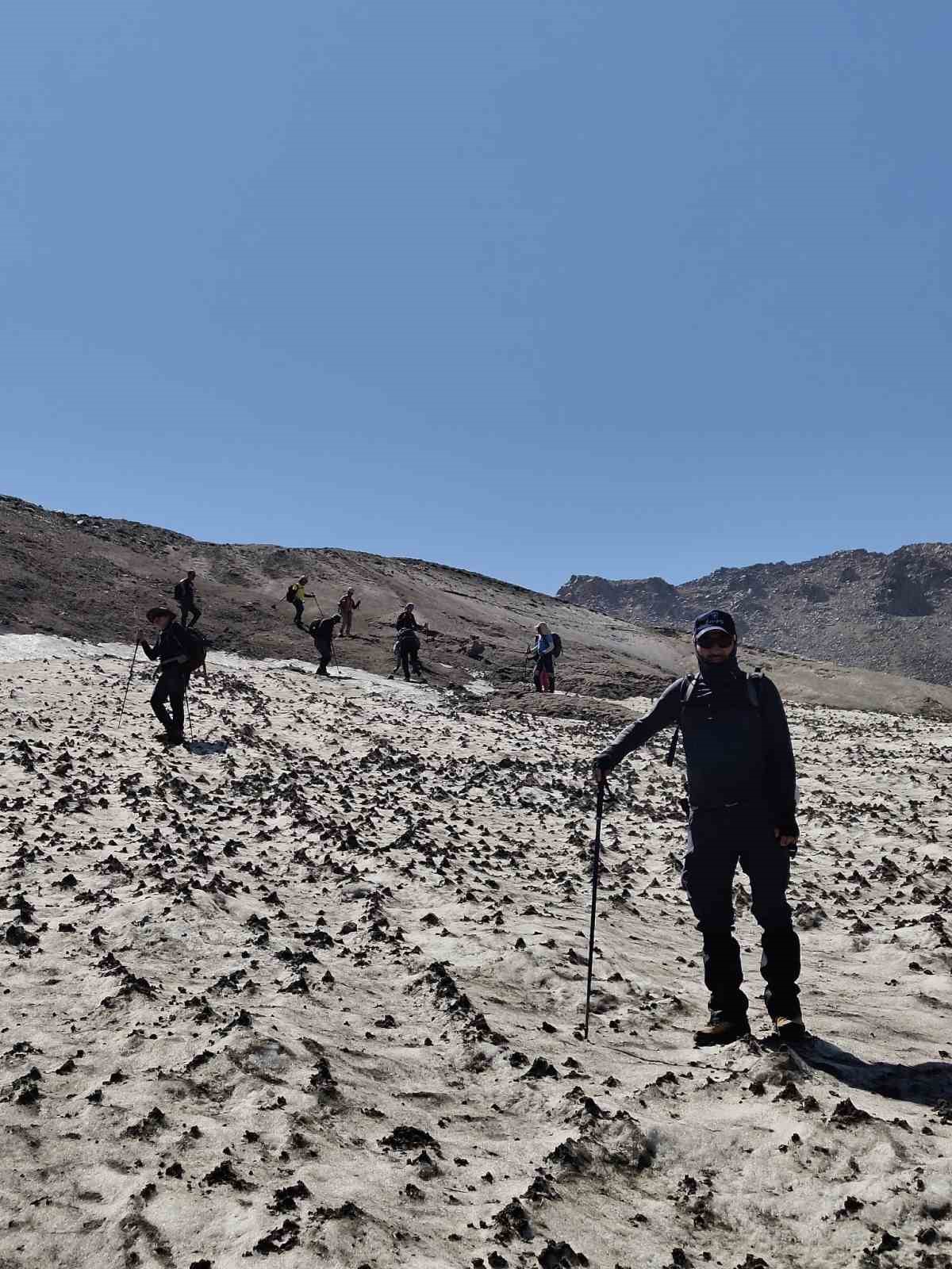 Dağcılardan S&uuml;phan Dağı&rsquo;na yoğun ilgi
