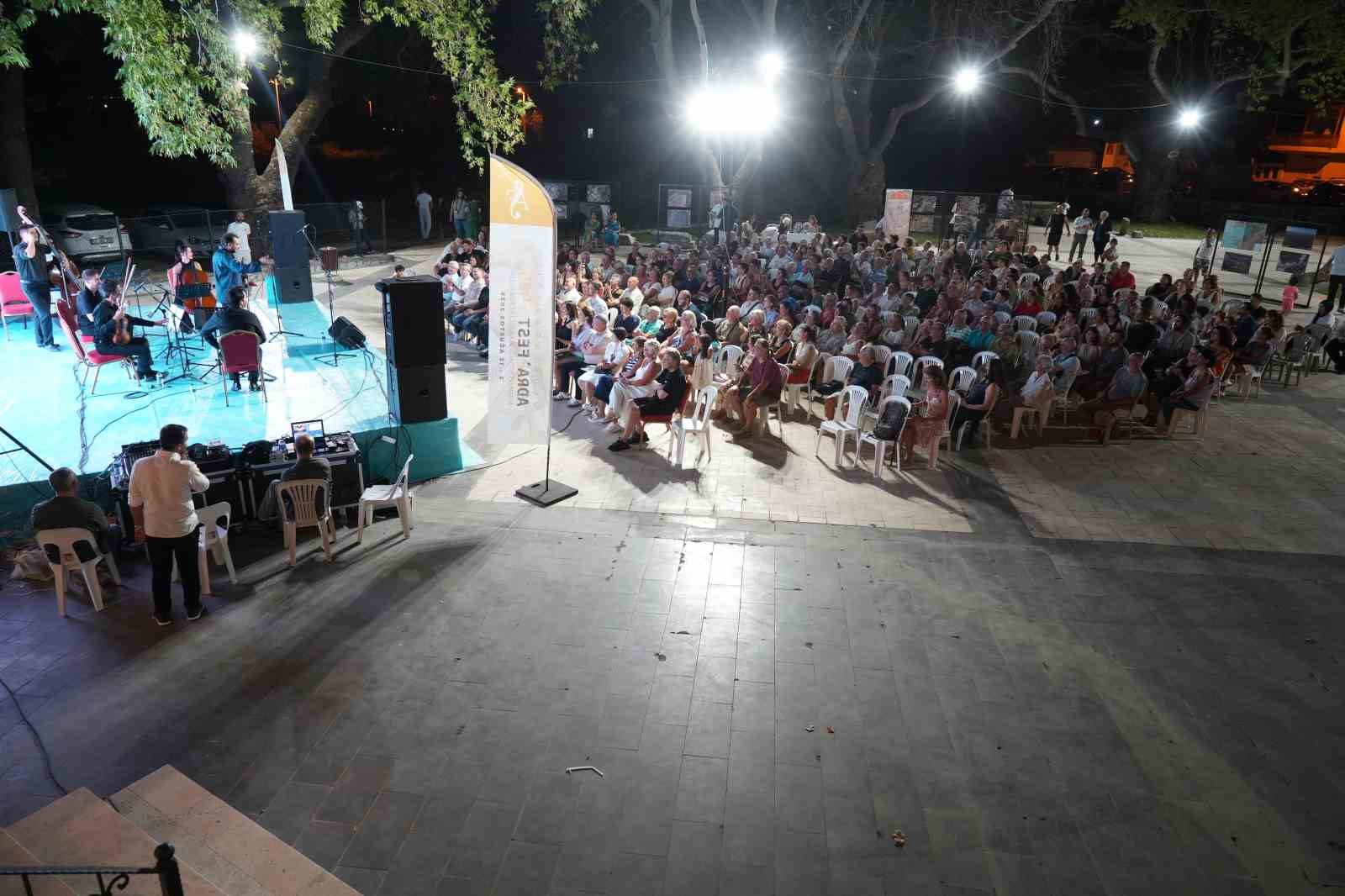 (&Ouml;zel) Kazdağları eteklerinde tarihi k&ouml;y ilkokulunda klasik m&uuml;zik konseri

