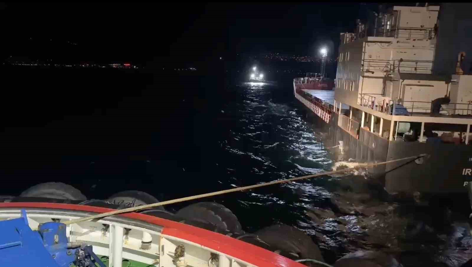 Çanakkale Boğazı’ndan geçen kuru yük gemisi makine arızası yaptı