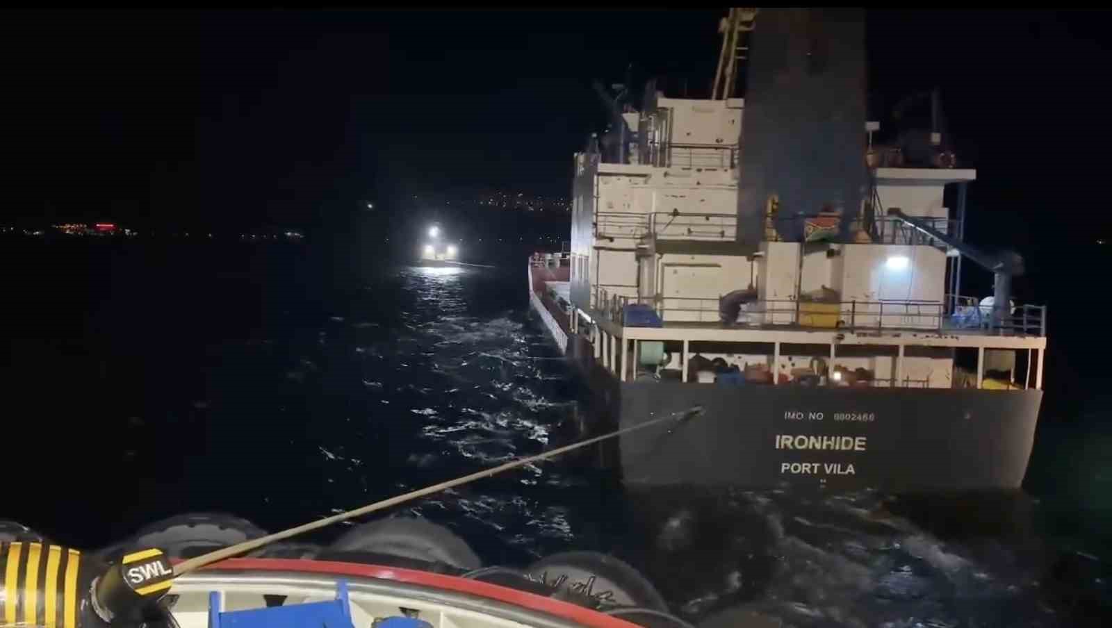 &Ccedil;anakkale Boğazı&rsquo;ndan ge&ccedil;en kuru y&uuml;k gemisi makine arızası yaptı
