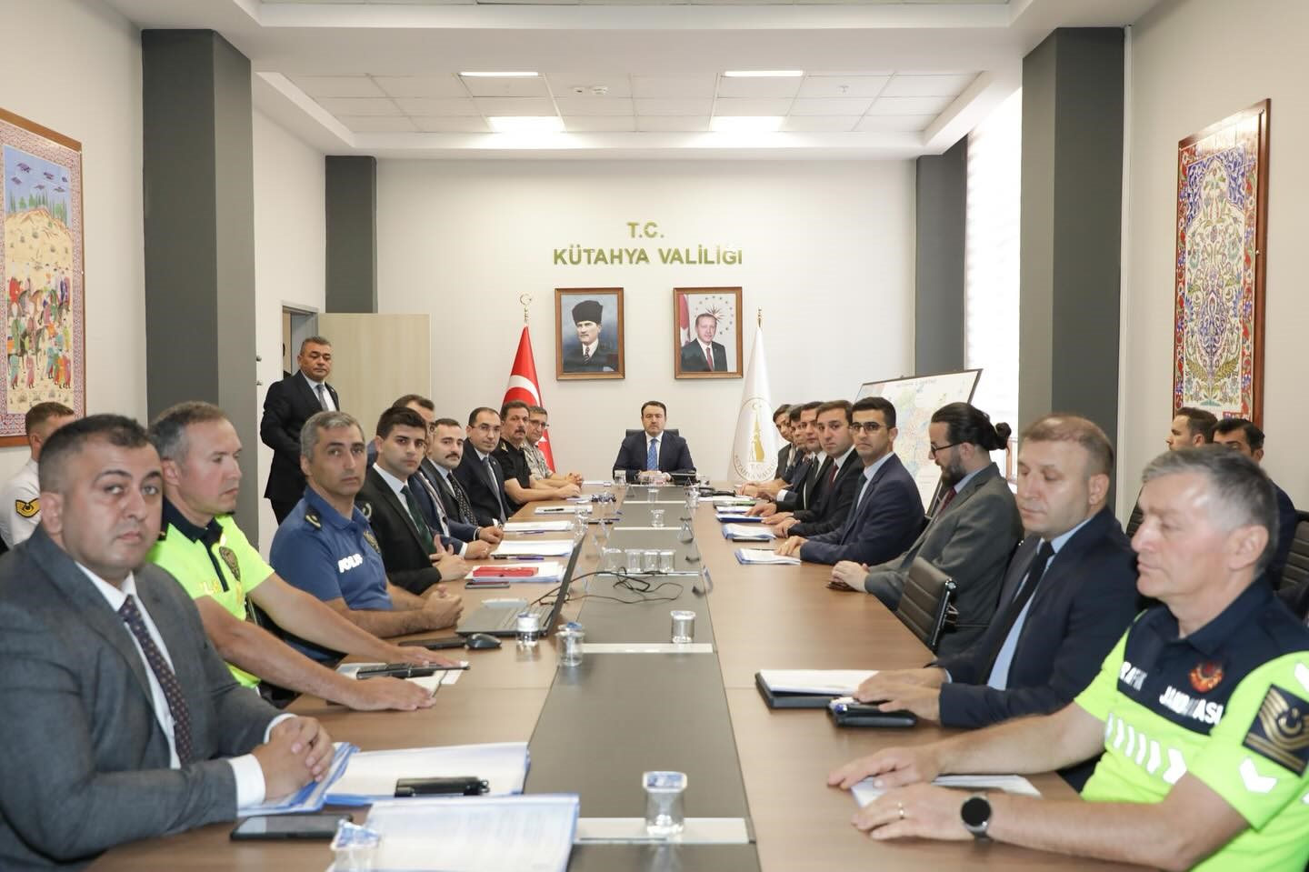 "Emniyet ve jandarma teşkilatlarımız özveriyle çalışıyor"