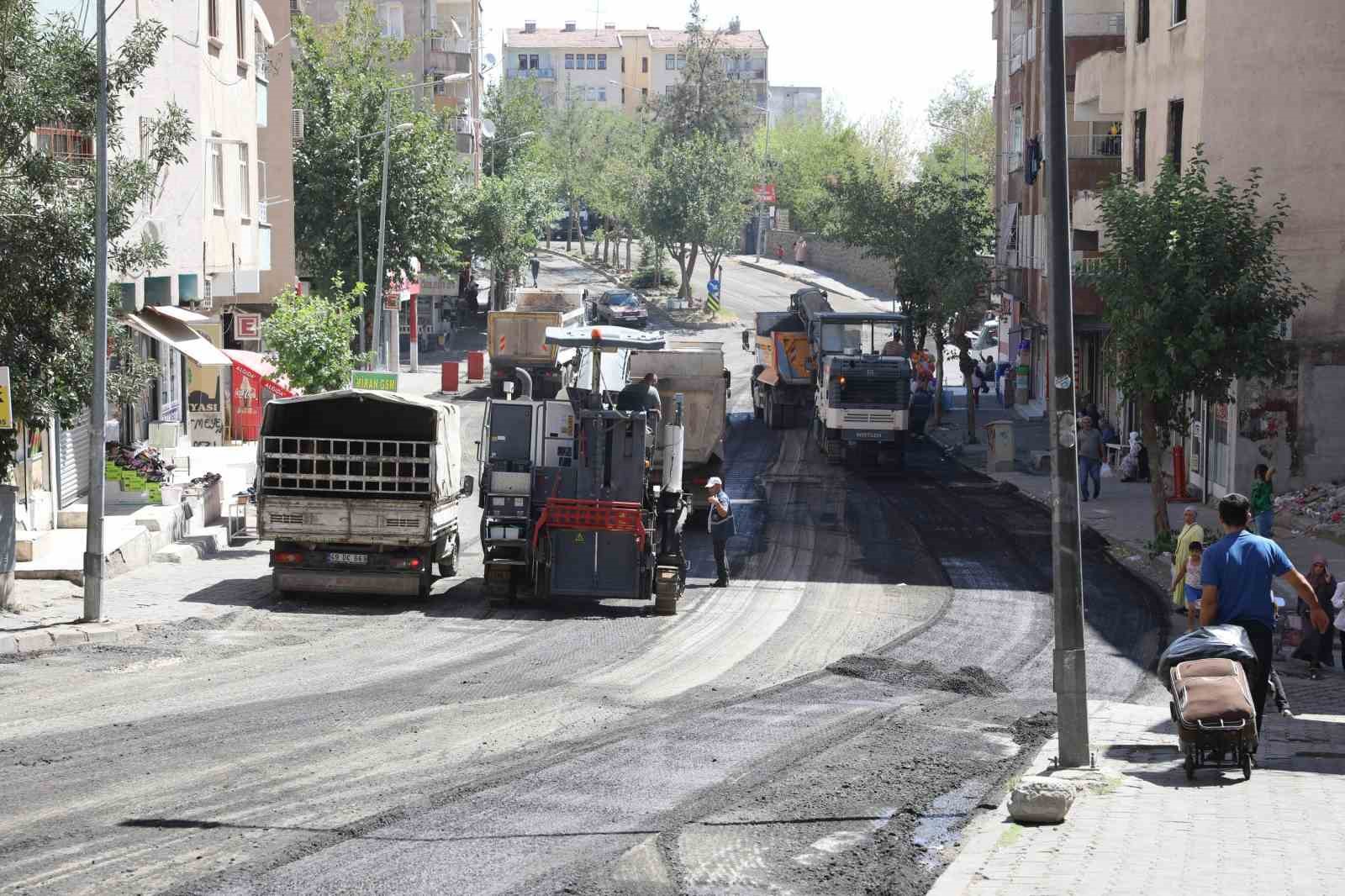Diyarbakrda kent merkezindeki yollar yenileniyor
