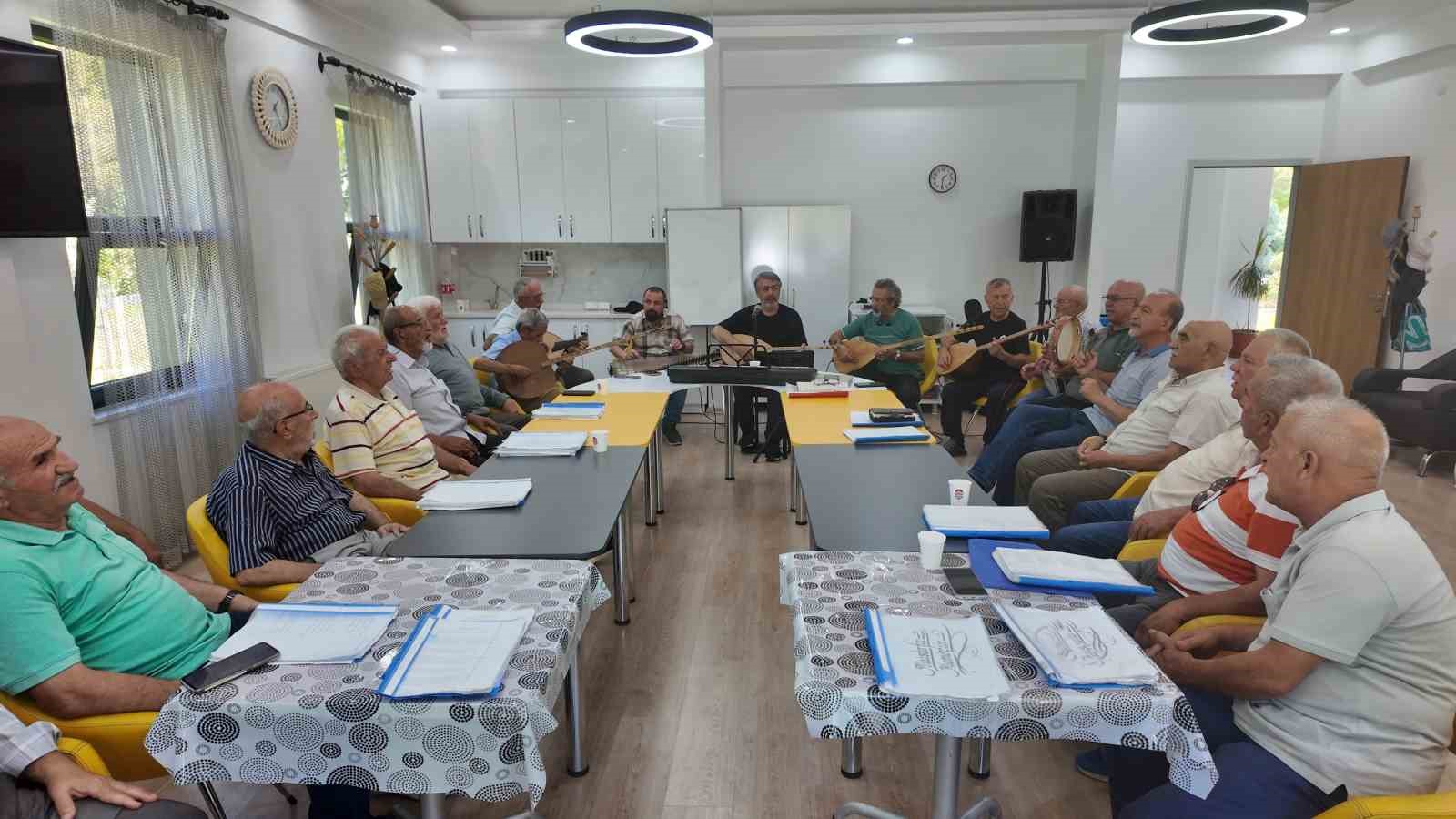 Gönül belediyeciliğinin en güzel sesi: Ulu Çınarlar Korosu