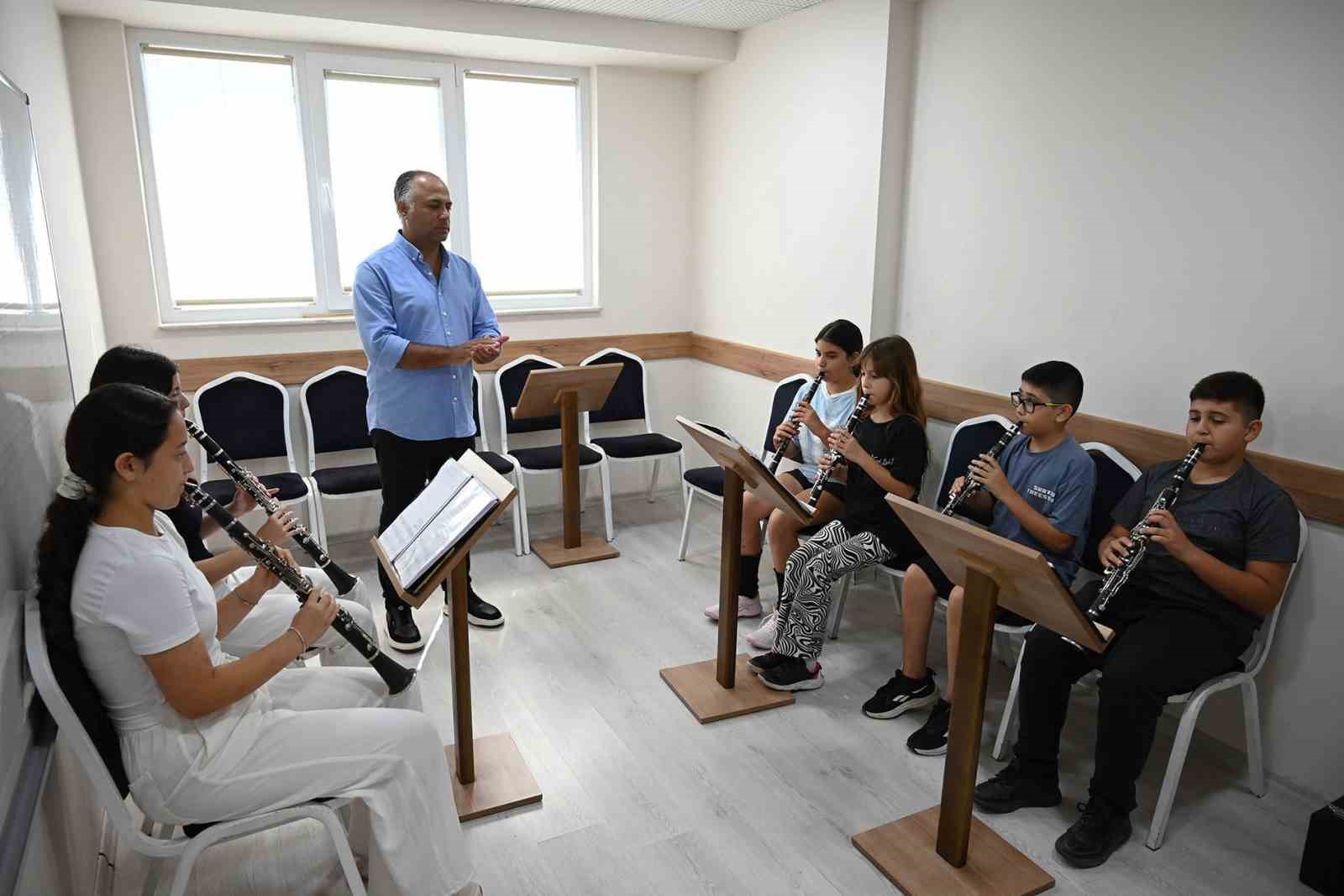 Kemer’de ücretsiz yaz kursları ilgi görüyor