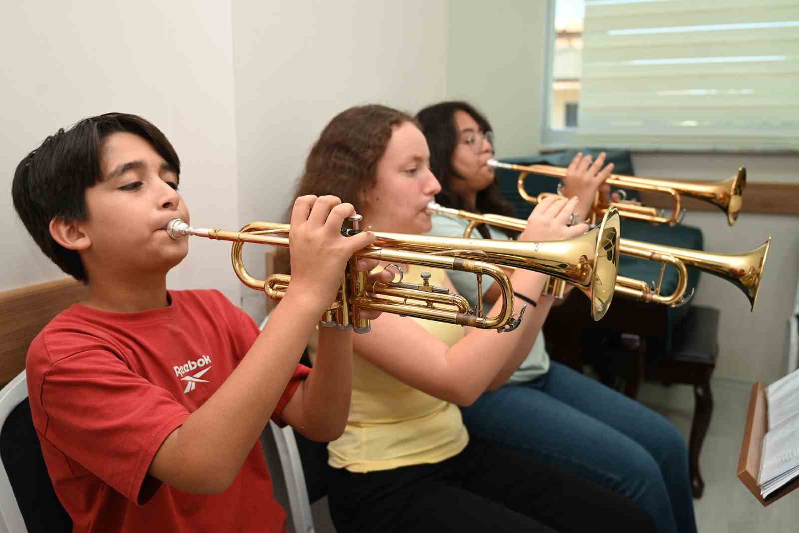 Kemer&rsquo;de &uuml;cretsiz yaz kursları ilgi g&ouml;r&uuml;yor
