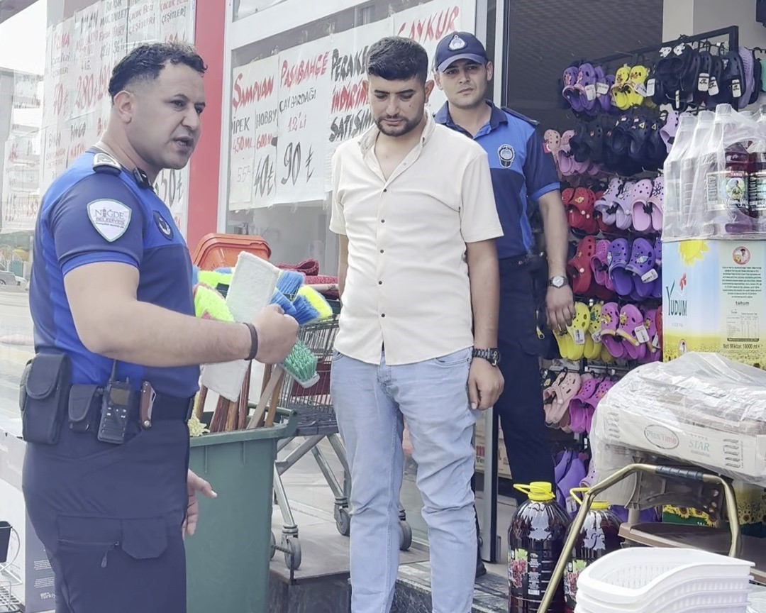 Niğde Belediyesi zabıta ekipleri kaldırım ve yol işgallerine karşı denetimlerini sıkılaştırdı

