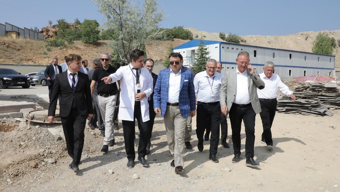 Vali Musa Işın, Tavşanlı Devlet Hastanesi ek hizmet binasının inşaatını inceledi
