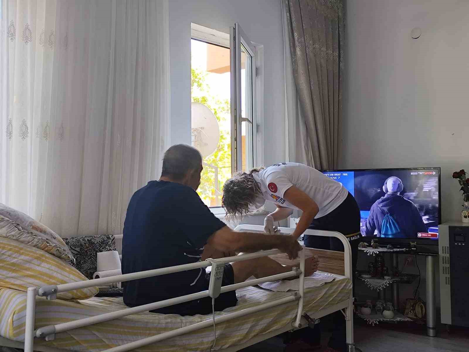 Kemer’de "Yaşlılarımız yalnız değildir" projesi başladı