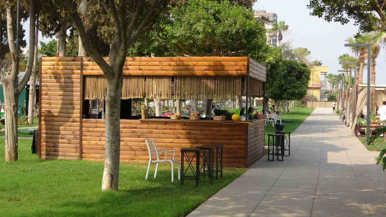 Mersin&rsquo;de girişi &uuml;cretli hale getirilen halk plajında gerginlik
