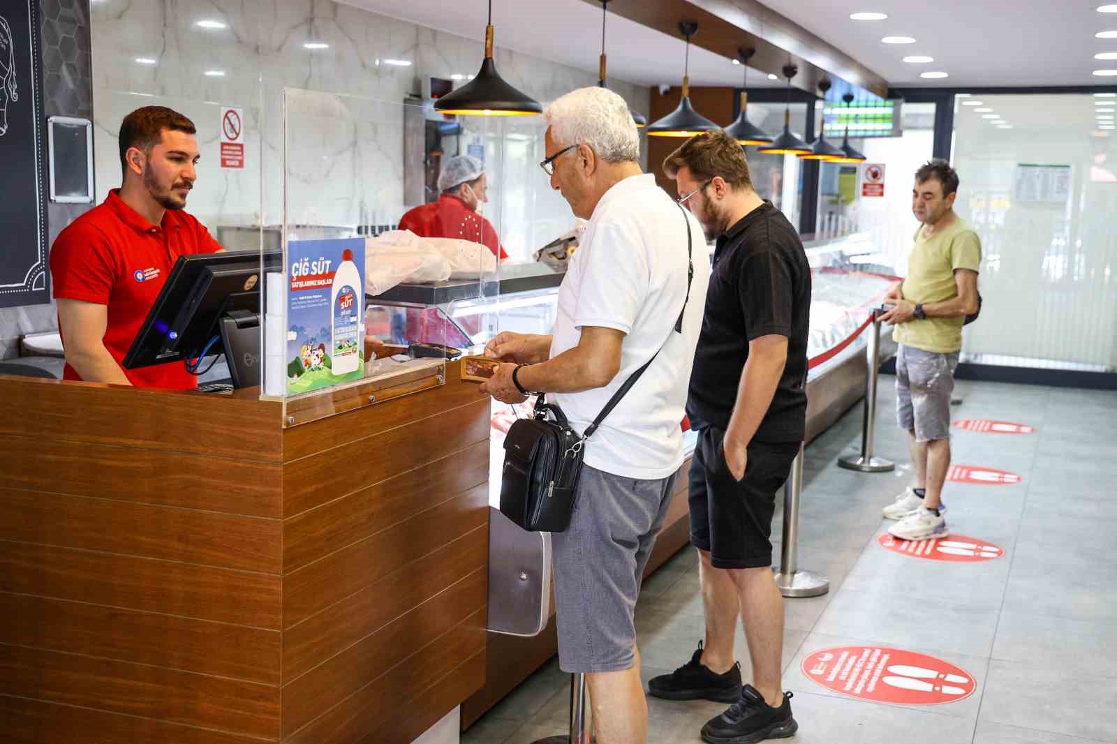 Halk Et, 6 ayda 5 şubede 200 bin ton et satışı ger&ccedil;ekleştirdi
